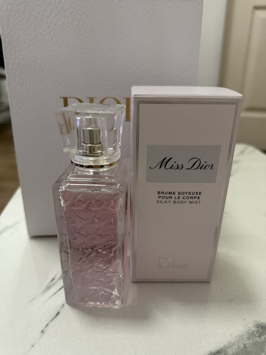 IceMylittle's tweet photo. ส่งต่อ Dior นัดรับเซ็นทรัล ลาดพร้าวได้ค่ะ

🎀 สเปรย์น้ำหอมฉีดผิว Miss Dior Silky Mist เหลือ 90% (1,750💢) เค้าท์เตอร์ 2,280.-

🎀 Dior Addict Lip Glow สี 01/74 เเท่งละ (1400💢)  เค้าท์เตอร์ 1,750.-

📍นัดรับ / เรียกเเมสได้

#ส่งต่อ #ส่งต่อน้ำหอม #ส่งต่อเครื่องสำอาง https://t.co/ElVpkst5bo