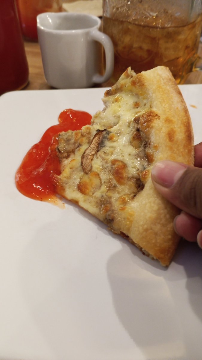 Heyyouwantit2's tweet photo. Enakan pizza, atau kamu? #medan #gaymedan https://t.co/dX4NBW1mmU