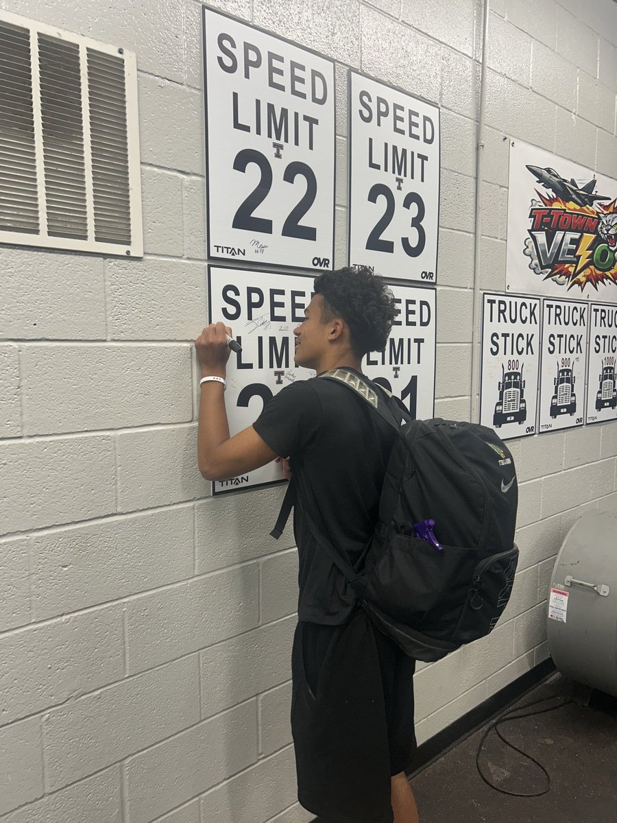 TtownVelo's tweet photo. Who’s next?👀

#FeedTheCats https://t.co/6SNa14aYFI