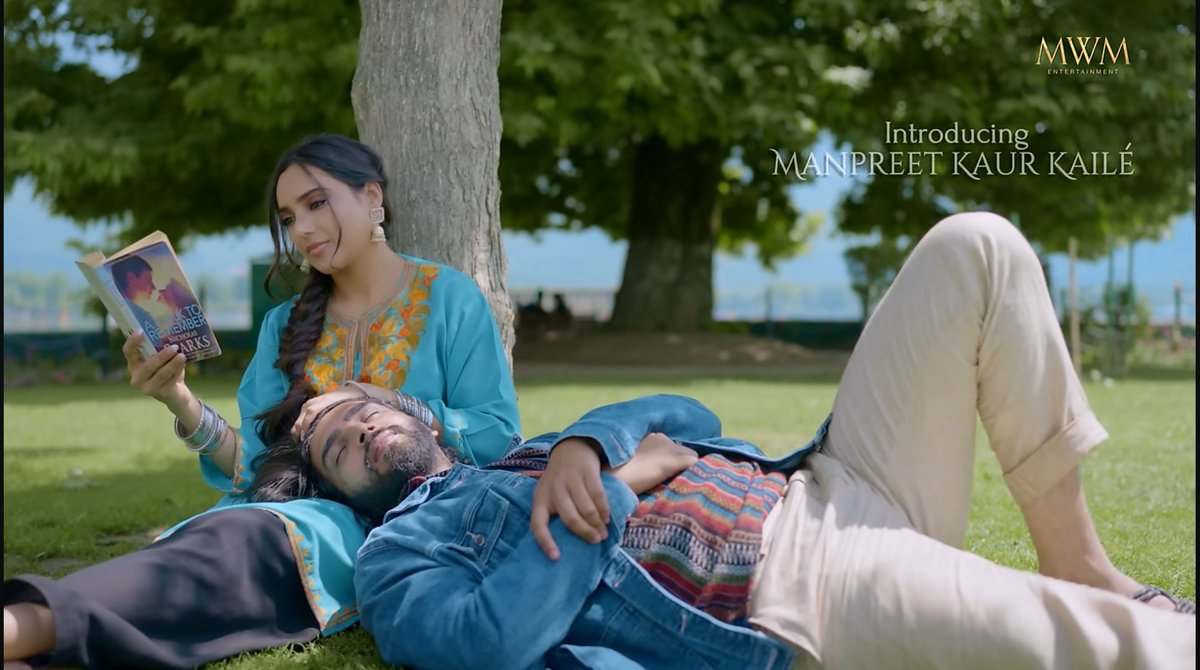 OrthiIslam3564's tweet photo. 4 years to a song that taught us acceptance can be more powerful than closure.🤍💫
Chalo Theek Hai still feels like a song that understands us and never loses its magic❤️‍🩹
Thank you, @AmaalMallik, for this timeless melody.❤️
_Gundi🤫
#4YearsOfChaloTheekHai #AmaalMallik
#Amaalians https://t.co/MQHS83CSD5