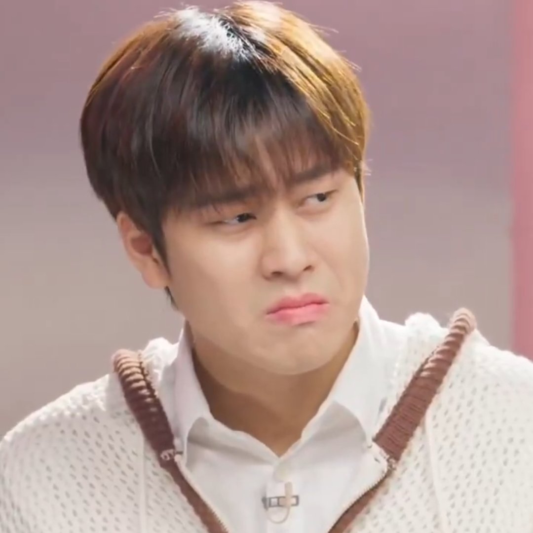 asaccelerator's tweet photo. Not the first time Ahyeon has made people literally cry with her emotional vocals. One day, K-pop stans will realize how wrong they were for hating on her. https://t.co/PWUwwr9f8X