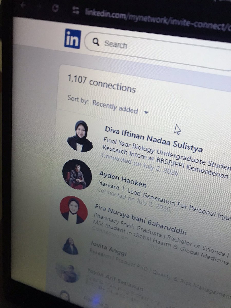 deckim_b's tweet photo. belio humble parah gua smpe connect di linkedin dong sama diaa https://t.co/qozQlddn17