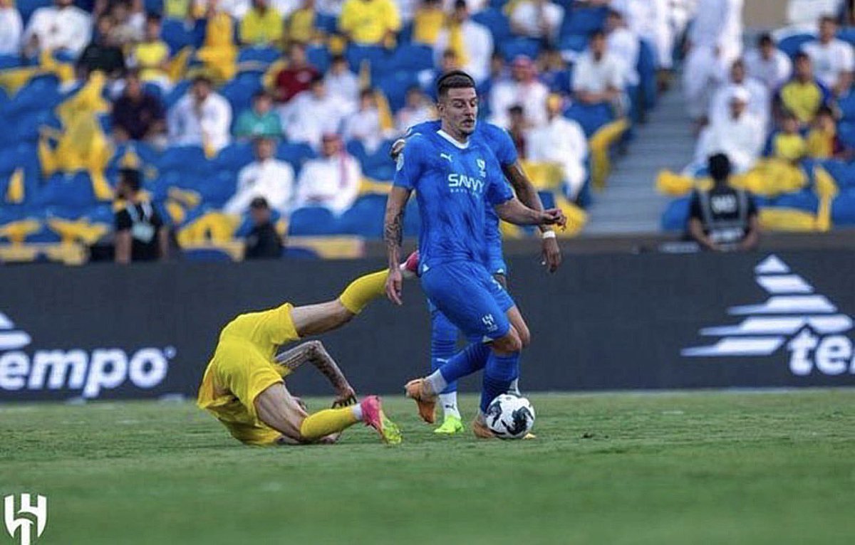 jh_8r's tweet photo. @AlNassrFC في إيطاليا 🇮🇹 او السعودية 🇸🇦 
المركوب دائمًا واحد … يمكنك الهروب الان
تشاو بروزوفيتش 💙 https://t.co/c07C9qVaSu