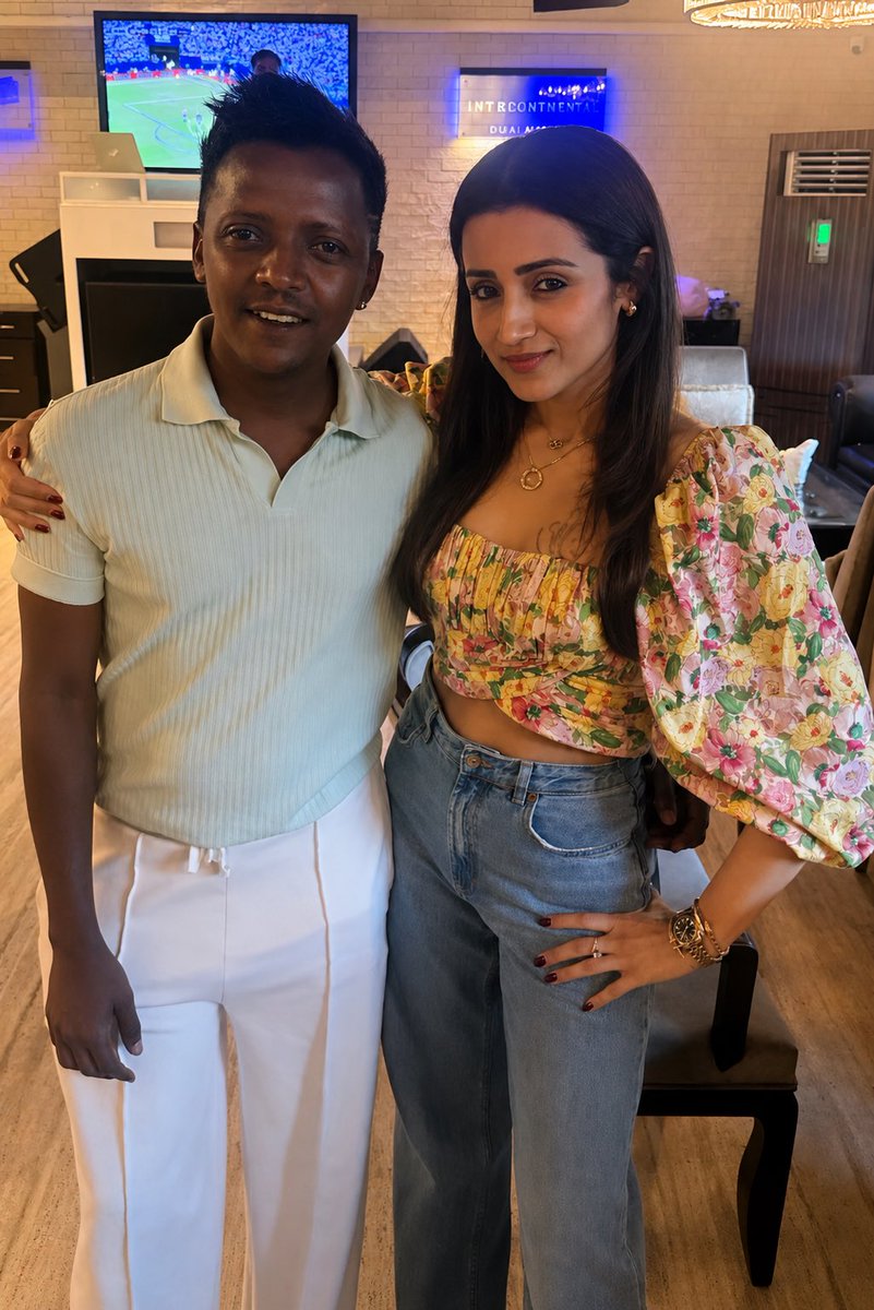 Lak76263980's tweet photo. The Nemo Maami Trisha 😎 https://t.co/X0SOiglHkF
