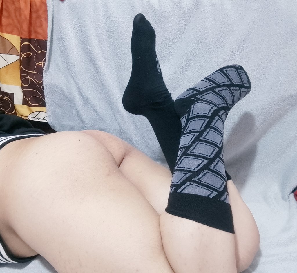 Femboyproyect12's tweet photo. Good morning, I hope you have a happy Monday  
#femboy #femboyespañol #twink #sissy #gay  #feet #stocking #feetfetısh https://t.co/rORg56o8UJ