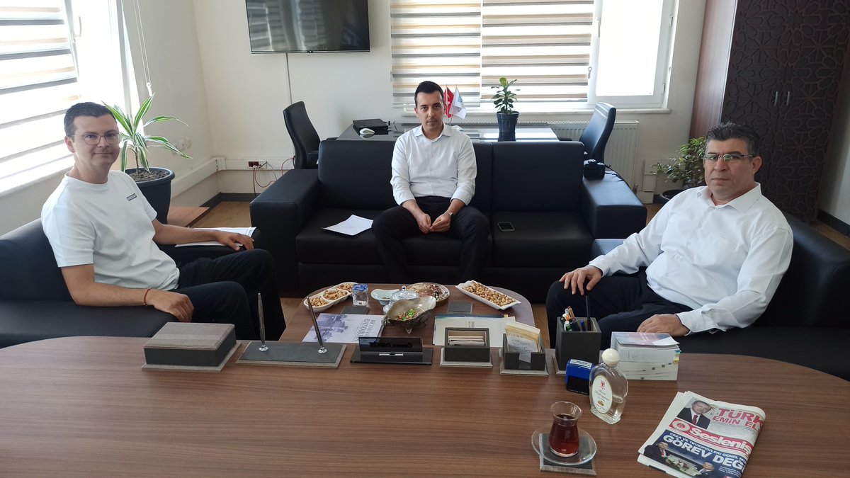 DsmBandirma's tweet photo. #BANSİAD Başkanı Mehmet Ali Özar’ı ağırladık. Yükümlülerimizin topluma kazandırılması sürecinde istihdamın önemini konuştuk. Sektör odaklı ortak mesleki kurslarla adımlarımızı somutlaştırıyoruz. Değerli iş birliği için BANSİAD’a teşekkür ederiz. 
​#DenetimliSerbestlik #istihdam https://t.co/LripcslrZk