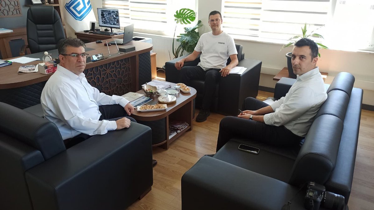 DsmBandirma's tweet photo. #BANSİAD Başkanı Mehmet Ali Özar’ı ağırladık. Yükümlülerimizin topluma kazandırılması sürecinde istihdamın önemini konuştuk. Sektör odaklı ortak mesleki kurslarla adımlarımızı somutlaştırıyoruz. Değerli iş birliği için BANSİAD’a teşekkür ederiz. 
​#DenetimliSerbestlik #istihdam https://t.co/LripcslrZk