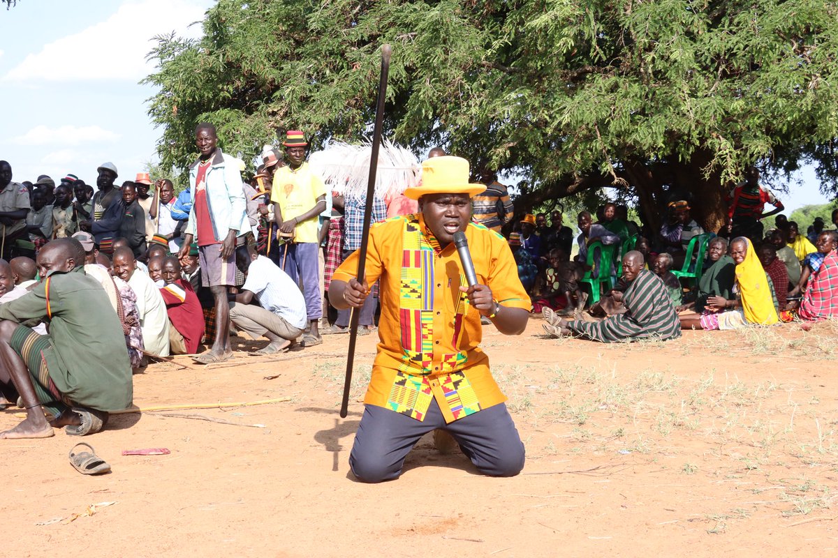 GideonSsekidde's tweet photo. UPDF Lasting peace in Karamoja needs security, leaders & communities working together.
Maj Gen Sserunkuma.Cattle theft & armed groups cross district borders can't be tackled alone.
#GoldenPosts @MODVA_UPDF
#Karamoja #SecurityUG @mkainerugaba @GovUganda https://t.co/yCIcunQAbo