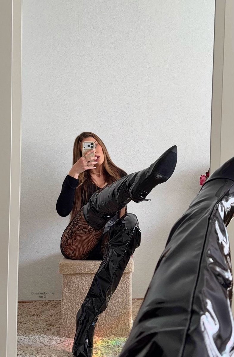 neavadomme's tweet photo. Reposte, wenn du die Stiefel gerne sauber lecken würdest 🖤🐈‍⬛ https://t.co/nmybmbakJ6