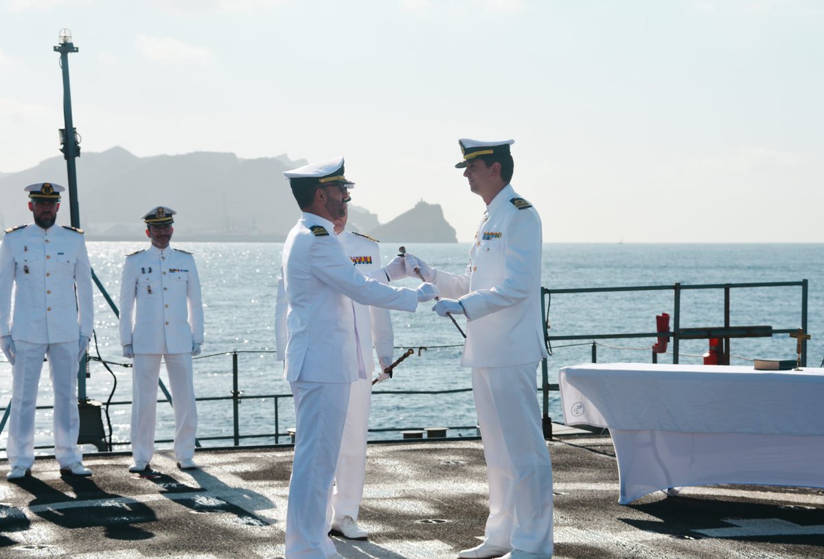 Armada_esp's tweet photo. ⚓El 3 de julio, en aguas de #Cartagena, tuvo lugar el relevo de mando del P-71 #Serviola
Con la entrega de mando el buque cambia el Comandante, pero continúa cumpliendo sus cometidos de seguridad marítima.
#SomosLaArmada https://t.co/xhbFBacmM4