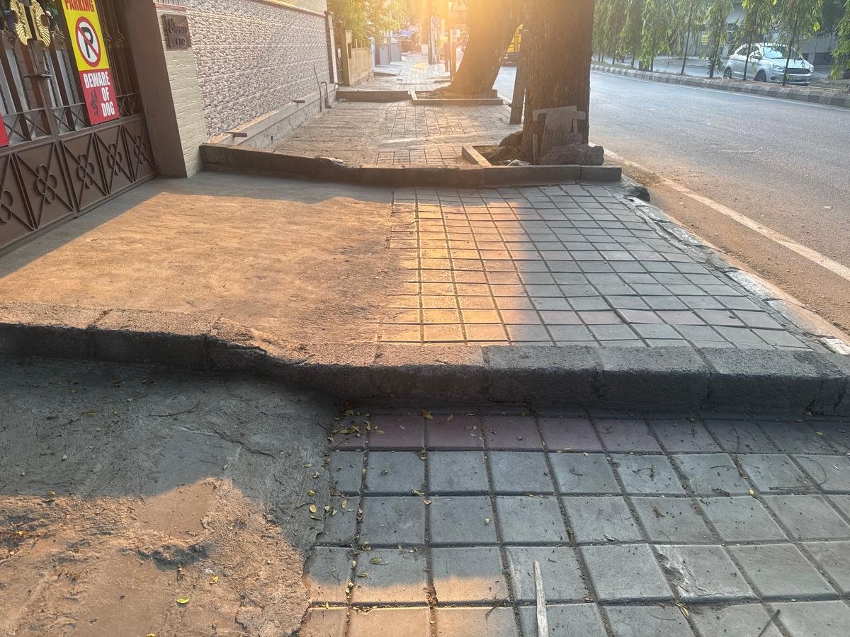 PathWatchIndia's tweet photo. Reported a civic issue via PathWatch 🏙️
Category: dysfunctional @ICCCBengaluru 
Location: 12.92890, 77.56577
https://t.co/uOYvdDh7z3
https://t.co/6t1Mgo5tJg https://t.co/4qOQr11V3J