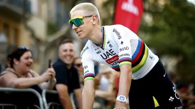 Teradeportes's tweet photo. 🇸🇮 Tadej Pogačar se quedó con la victoria en la tercera etapa del Tour de Francia

Con este resultado, Richard Carapaz escaló hasta el puesto 12 de la clasificación general, quedando a +1'45" del nuevo líder. https://t.co/MzmSlXQzQl