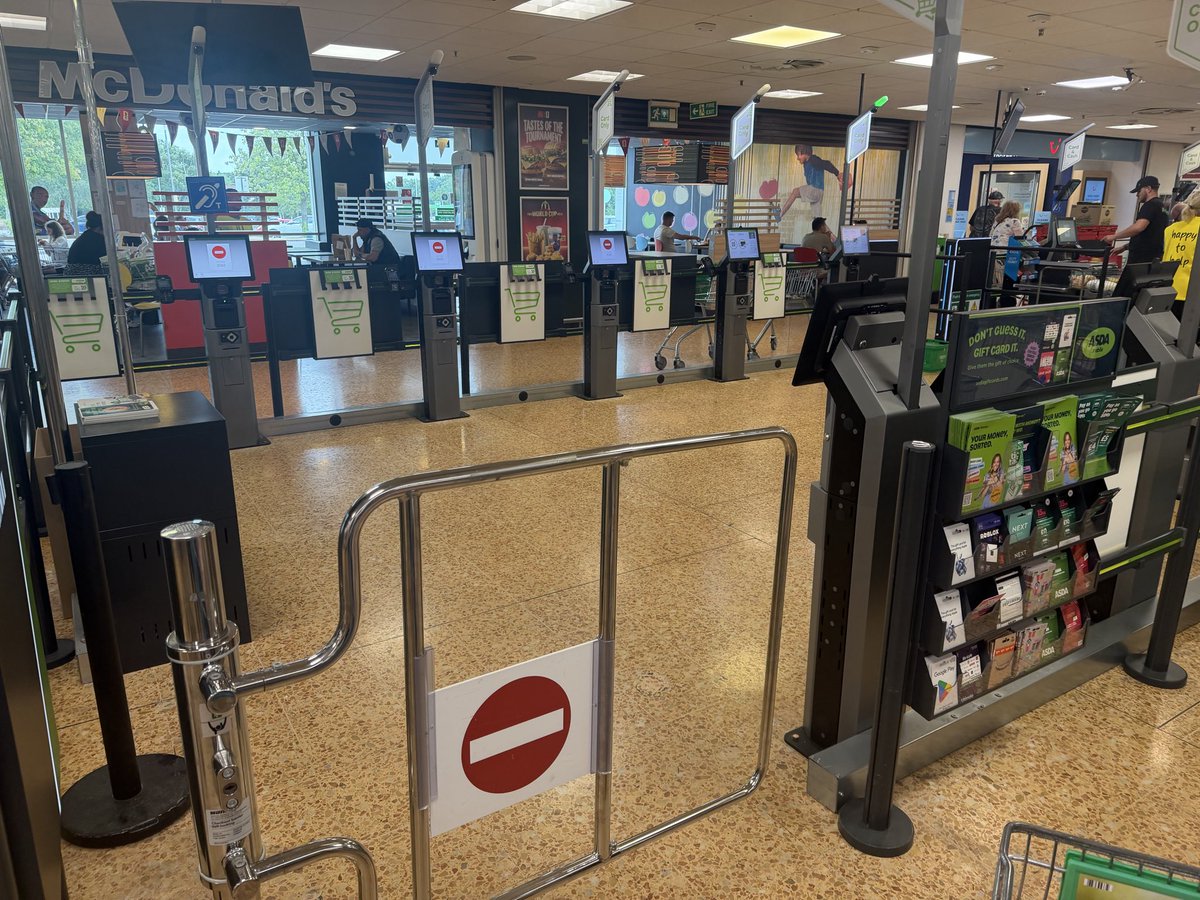 maxwaa's tweet photo. Really fucking helpful @AsdaServiceTeam https://t.co/N72fAnvrtc