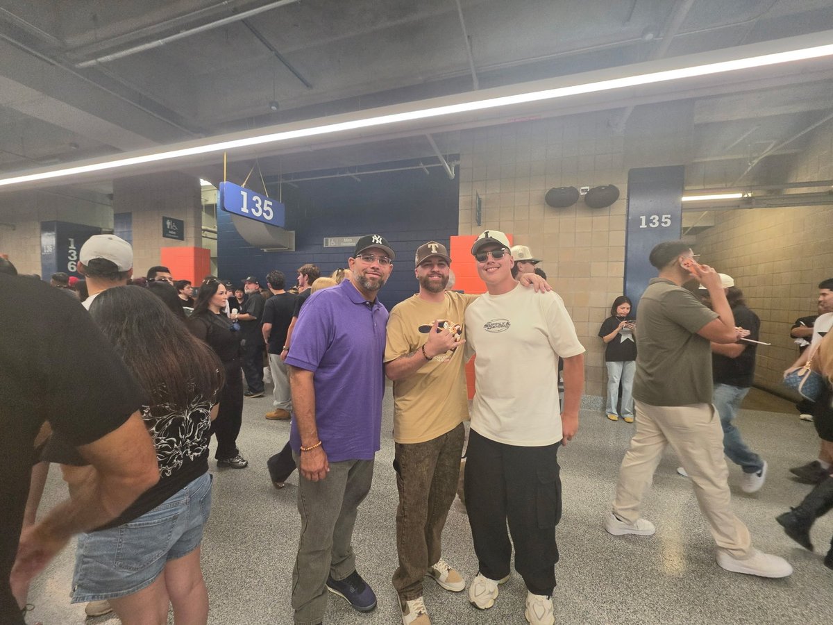 Estrada5Kris's tweet photo. 07.04.26 YE https://t.co/RQGeoq11oL