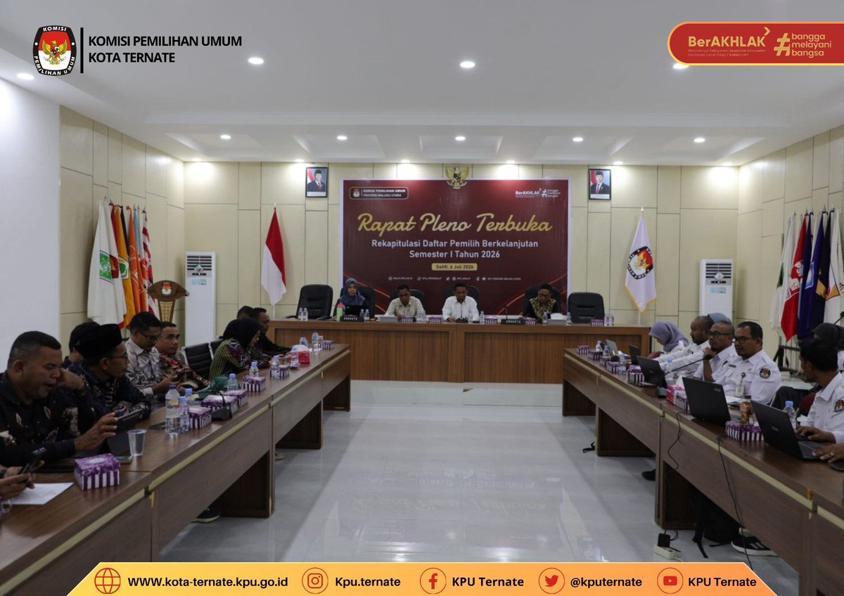 kputernate's tweet photo. #TemanPemilih, Anggota KPU Kota Ternate Divisi Perencanaan dan Data Revelyno M. Hitiyahubessy bersama staf menghadiri rapat pleno terbuka rekapitulasi Daftar Pemilih Berkelanjutan (DPB) untuk periode

Info selanjutnya ada di link berikut :
https://t.co/S246i3ztGx

#KPUMelayani https://t.co/fiqYxd9if0
