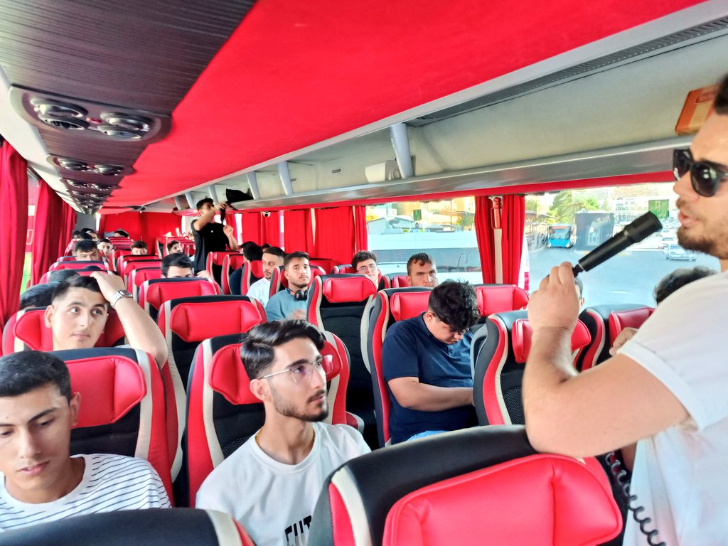 GSB_KarakopruGm's tweet photo. 🌿 Şanlıurfa'dan Rize'ye gençlik yolculuğu başladı!

18-22 yaş grubundaki erkek gençlerimizi, tamamen ücretsiz olarak Rize Gençlik Kampı'na uğurladık.

Yolları açık, kampları verimli olsun! 💚

@OA_BAK 
@gencliksporbak https://t.co/8AnekCP7er
