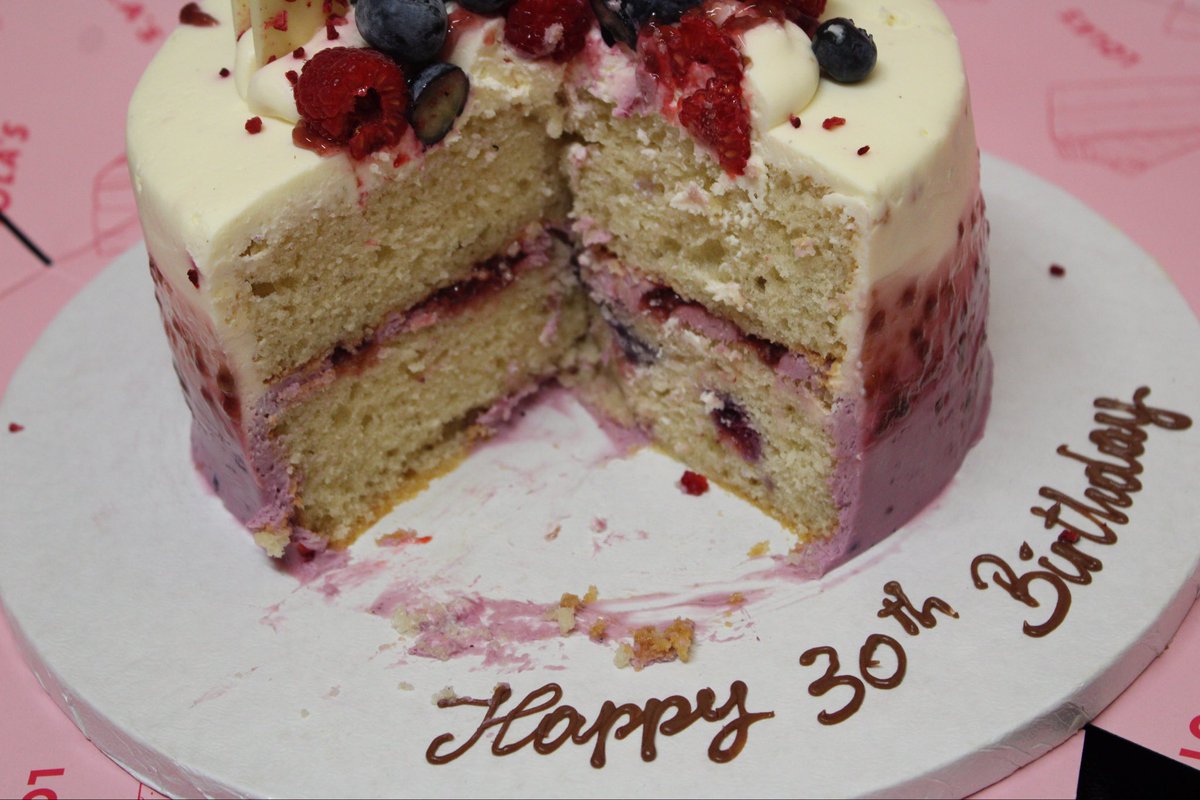ErieEchohound's tweet photo. Still thinking about her… 🎂
Beautiful photos of my beautiful cake 🩷 https://t.co/uYmS70IuQx