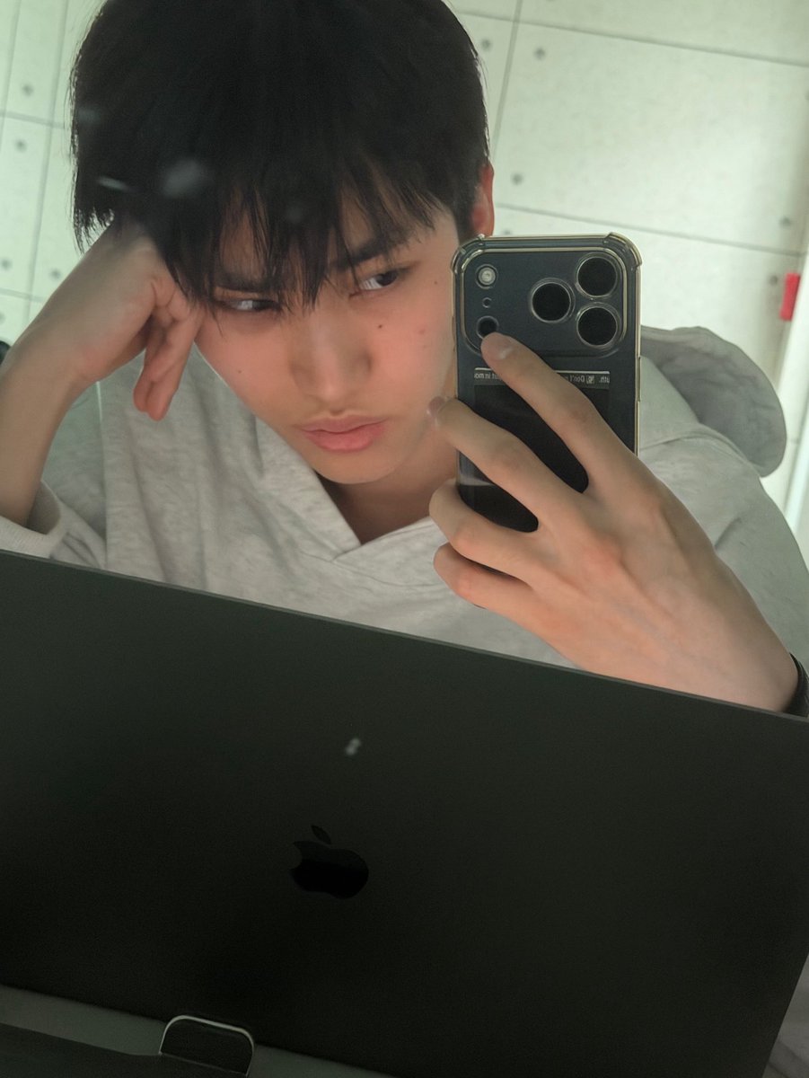 id6feed's tweet photo. 260706 01:09 am kst
💬 withfan https://t.co/q1HoBCdDxh