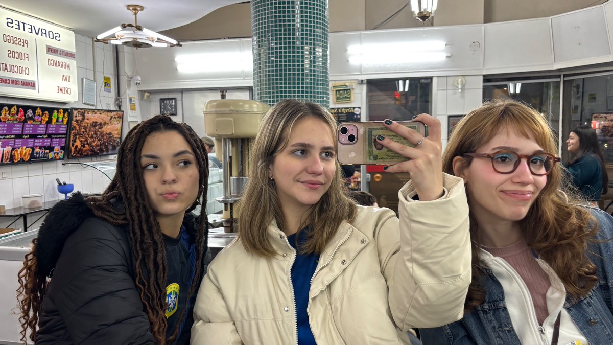 lulusfake's tweet photo. melancolia 🙂 https://t.co/le52ts7t3h