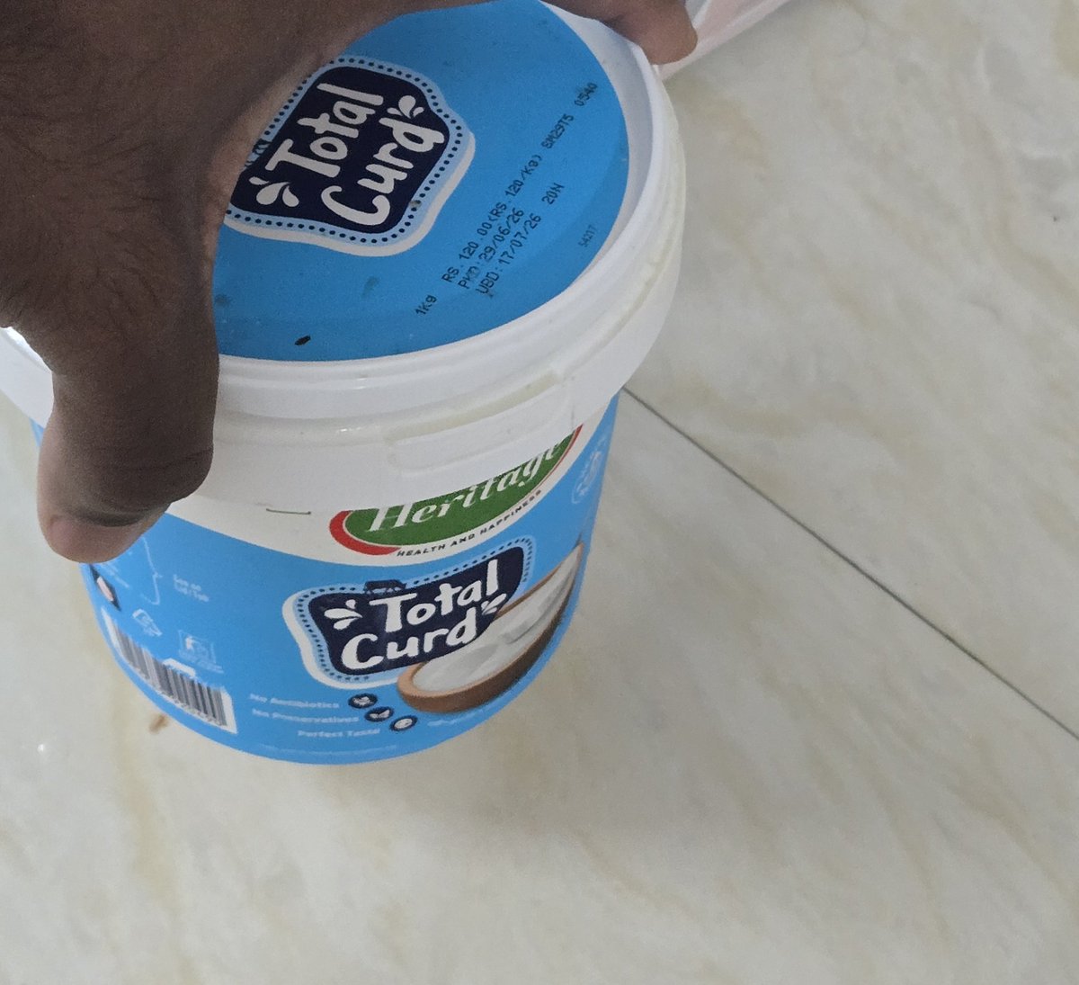 sandeepsabbella's tweet photo. Hi @ZeptoNow @zeptocares 
I have ordered heritage tub. I got  opened tub curd
My order I'd is KPSUKKOTP94116 https://t.co/UdkRRVMRtV