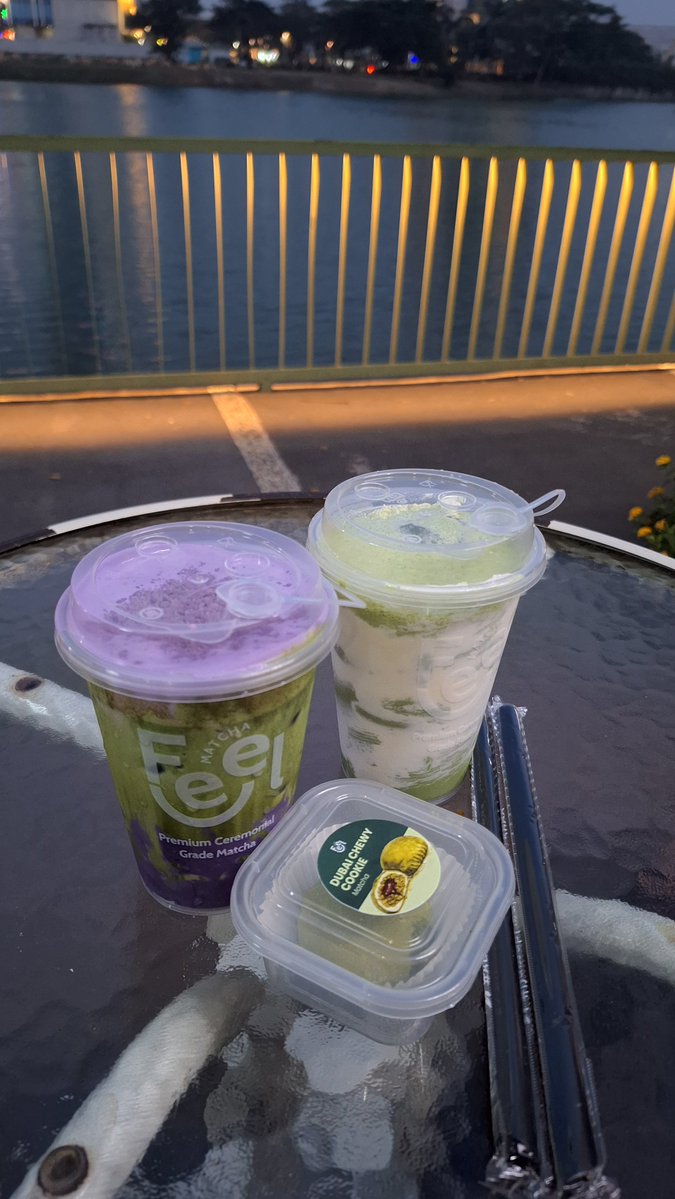 chanw_ooo's tweet photo. Nyobain dubai chewy cookie nya feel matcha, ga expect enak bgt😭🫶 https://t.co/iSTs1iljJW