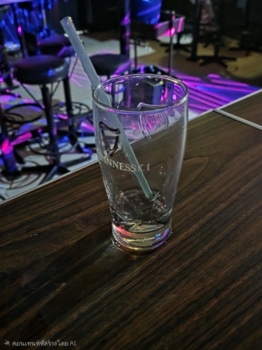 Pearry_PK's tweet photo. 赚钱的时候没有爱 有爱的日子没有钱 再讲一万遍 爱不需要钱 但证明爱需要。 https://t.co/aaGK7XKKe0