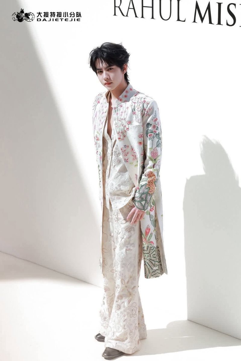 nenlane's tweet photo. Liu Xuan Cheng leaves a lasting impression everywhere he goes.

#LiuXuanChengPFW
#LiuXuanChengHCW27
#LiuXuanChengxRahulMishra https://t.co/NJCaIwB2W6