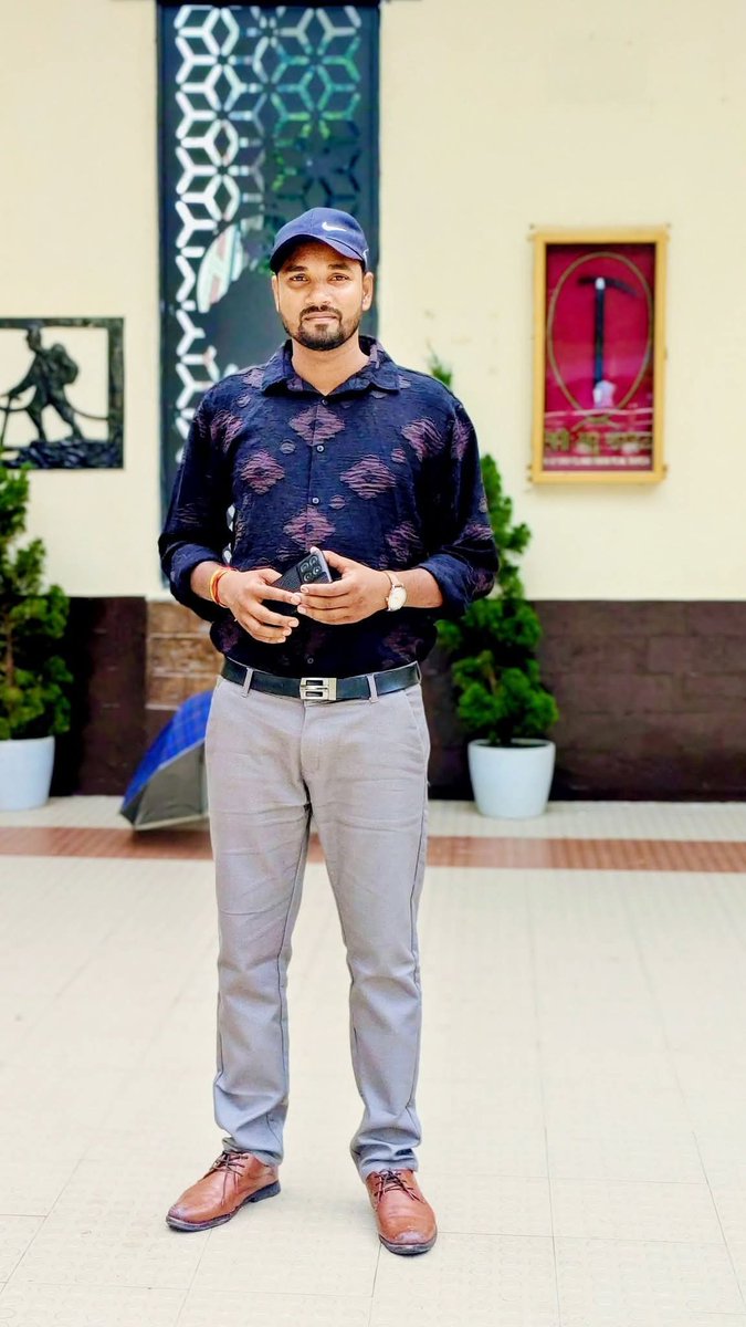 khushubham's tweet photo. "इत्र से कपड़े महकाना कोई बड़ी बात नहीं है, मजा तो तब है जब खुशबू आपके किरदार से आए" https://t.co/rAqBKOYhG4