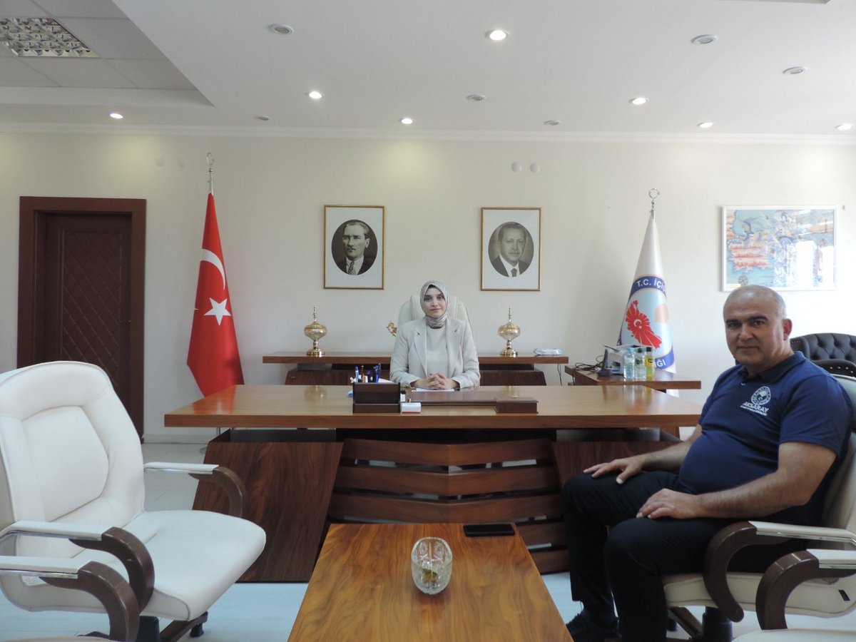 KaymakamlSar's tweet photo. Aksaray İl Tarım ve Orman Müdürümüz Sn. Nejdet Demir, Kaymakamımız Sn. Şeyma Nur ARIKAN’ı makamında ziyaret etti. Nazik ziyaretleri dolayısıyla kendilerine teşekkür ederiz. #sarıyahşi #aksaray https://t.co/pt9xaBpHV6