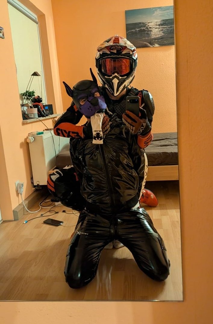 Twinkboysub1's tweet photo. Had a super hot session with @ServoliteD after he held me locked for one week 🔒🔥 ufff mx gear ist so hot 😵‍💫😍 he tied me up, gave me orders, pushed his sweaty Dom Soxx into my face, used both my holes 🤤😍 fag heaven 😈 wraff https://t.co/L0THBAcA9o
