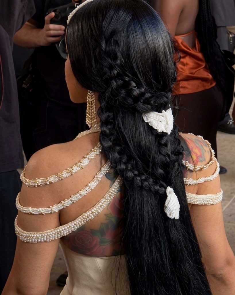 theecardiroom's tweet photo. Hair details. ✨ https://t.co/glp0Gs1H4b