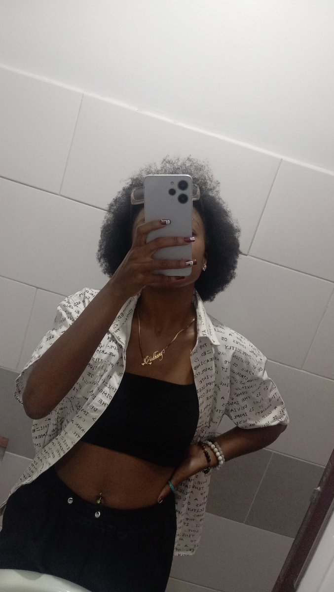 MwaiAnika's tweet photo. mirror mirror 🪞 https://t.co/d4aj9zkzPZ
