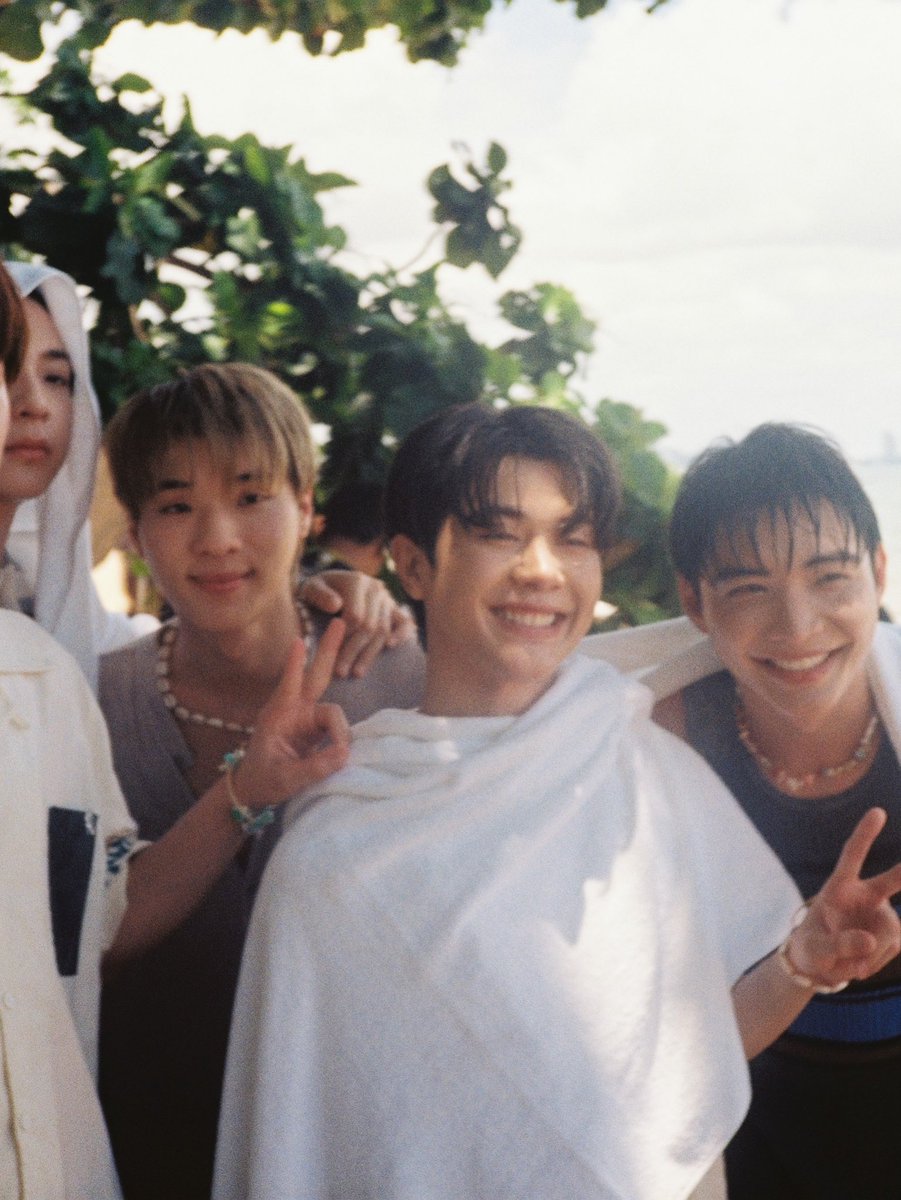 heartofoattrtv2's tweet photo. 🗓️ 06.07.2026
📸 IG post — meen_kn

รักมากๆเลยโปรเจคนี🩵✨

LAST MEMORY WITH FOUREVER YOU
#FoureveryouFarewellParty

@oattrttt 
#oattrttt | #ngernnn 
#cooheart | #pondponlawit 
#maxky_rp | #บาสเด็กอ้วนที่แท้จริง
#bbverpj | #tonliewmtp 
#pie_saran | #golfpasatorn https://t.co/g3vl4zwKs5