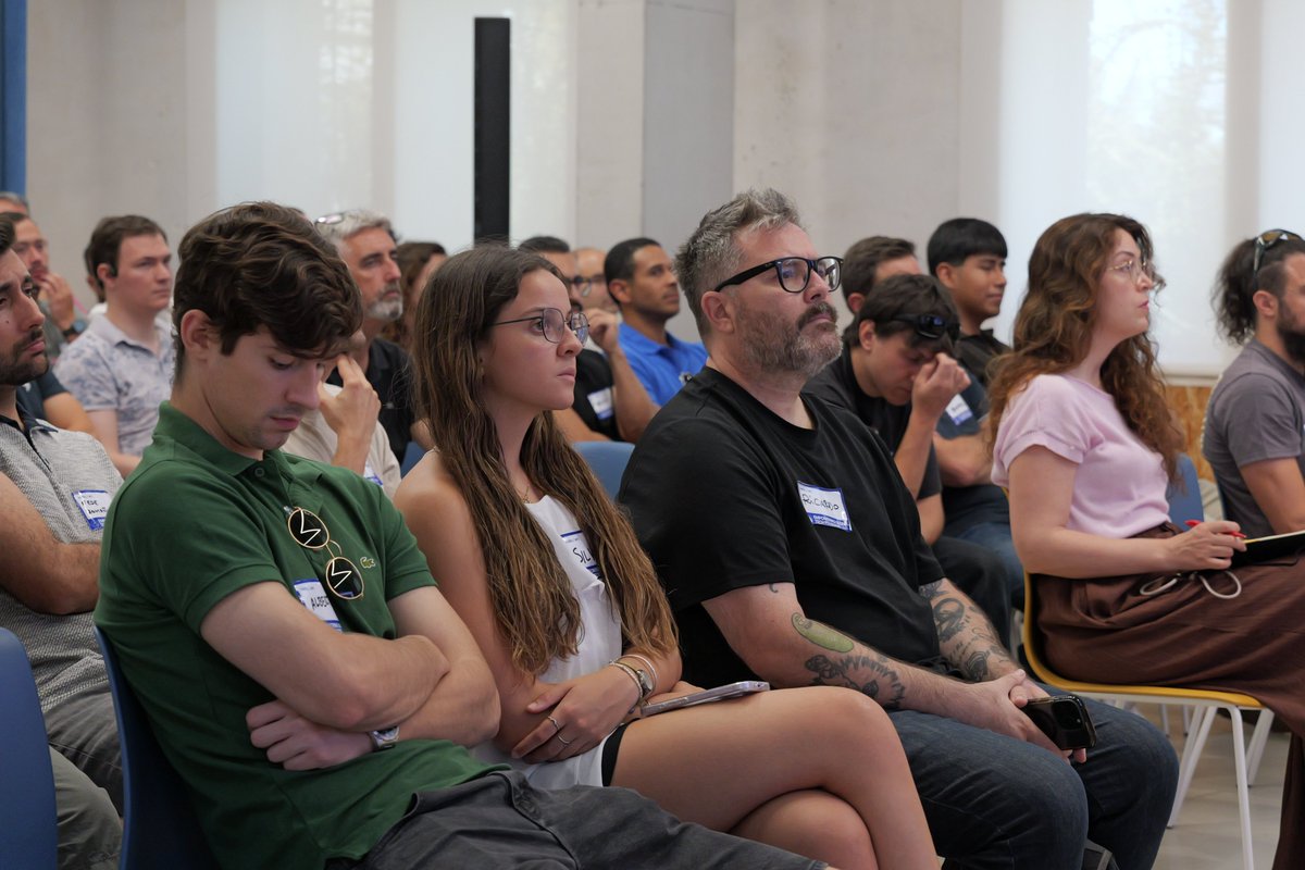 Startup_VLC's tweet photo. 🤖 ¿Cómo están cambiando los agentes la forma de programar y tomar decisiones?

Lo descubrimos esta tarde junto a @dobleio, founder de Mindmakers

Con el apoyo de @helmcode y @vlcinnovation, ¡menudo full house! 🤠 https://t.co/EU92ch7XpZ