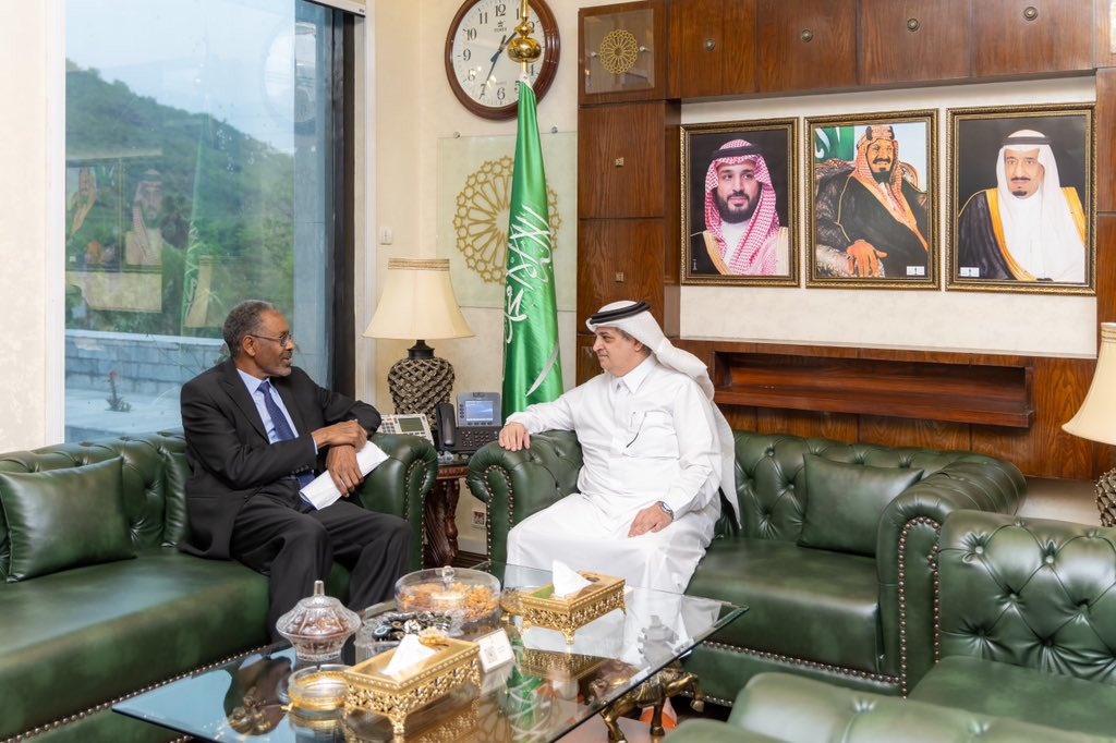 AmbassadorNawaf's tweet photo. #إسلام_آباد| استقبلت سعادة سفير جمهورية السودان الأستاذ/ صالح محمد صديق ، وجرى خلال اللقاء تبادل الأحاديث الودية وبحث المواضيع ذات الاهتمام المشترك. https://t.co/qzVkp2zbHH