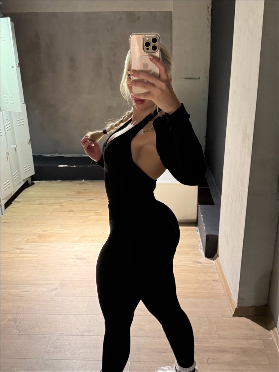 itssweetaduh's tweet photo. This is what happens when you train legs 8x per week 🍑 https://t.co/LgGhmKPvBM