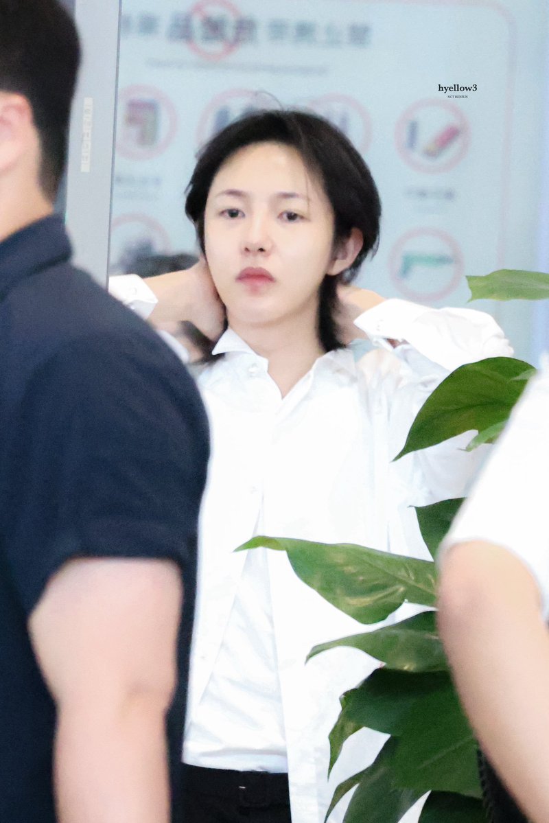 B_happie_always's tweet photo. half bald eyebrows since birth 🤭😂
that's why he worried the most about his eyebrows when he got injured back in tds1 😭😂 https://t.co/7TWLKKyVyF