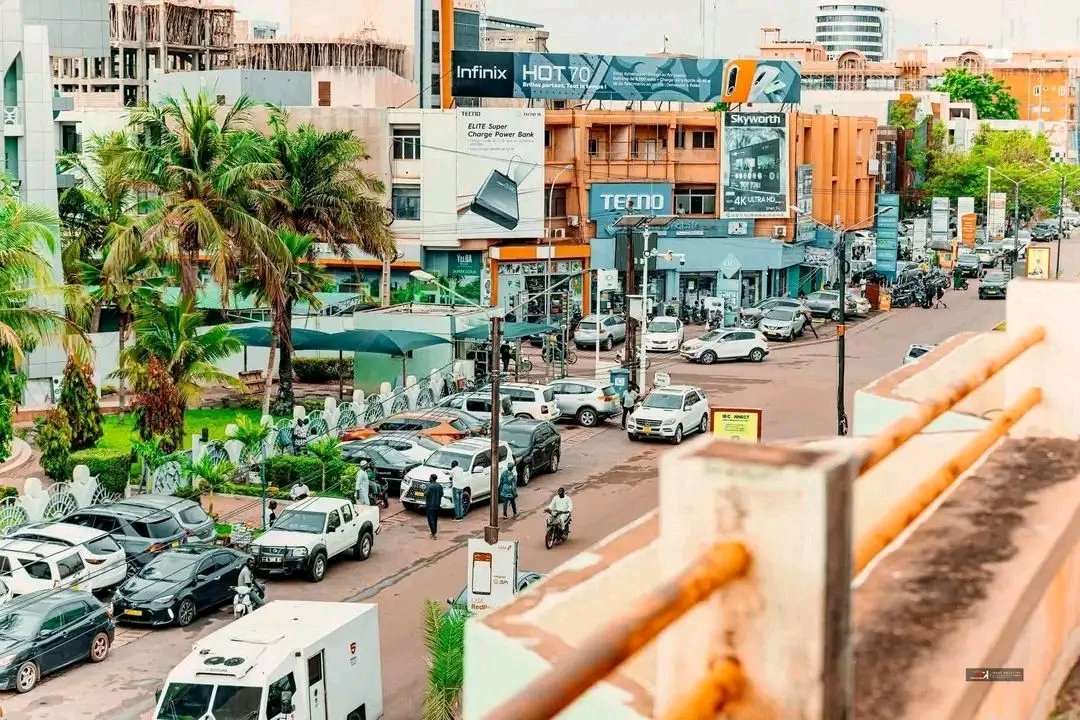 Topfaso1's tweet photo. ⛔ Kwame Nkrumah 🇧🇫
Autrefois la plus belle avenue de Ouagadougou, elle reste aujourd'hui un symbole de l'histoire et du prestige de la capitale.
#FasoPics #DiscoverBF
@Destination226 https://t.co/S5u3AW7woU
