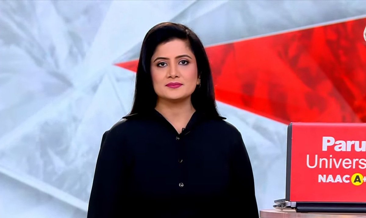 TARUNMI24's tweet photo. #Monday
Black makes everything better
#smiles #blackoutfit #anchorshoot #aajtak
#9BajGaye #EkAurEkGyarah #lunchbreak
#KhabreinAsardar #Khabardar #Khabrein7tak #Shankhnaad #Vishesh #cutelooks #lookoftheday #sweetsmile @nehabatham03 Didi ji https://t.co/AikeYrSPTL