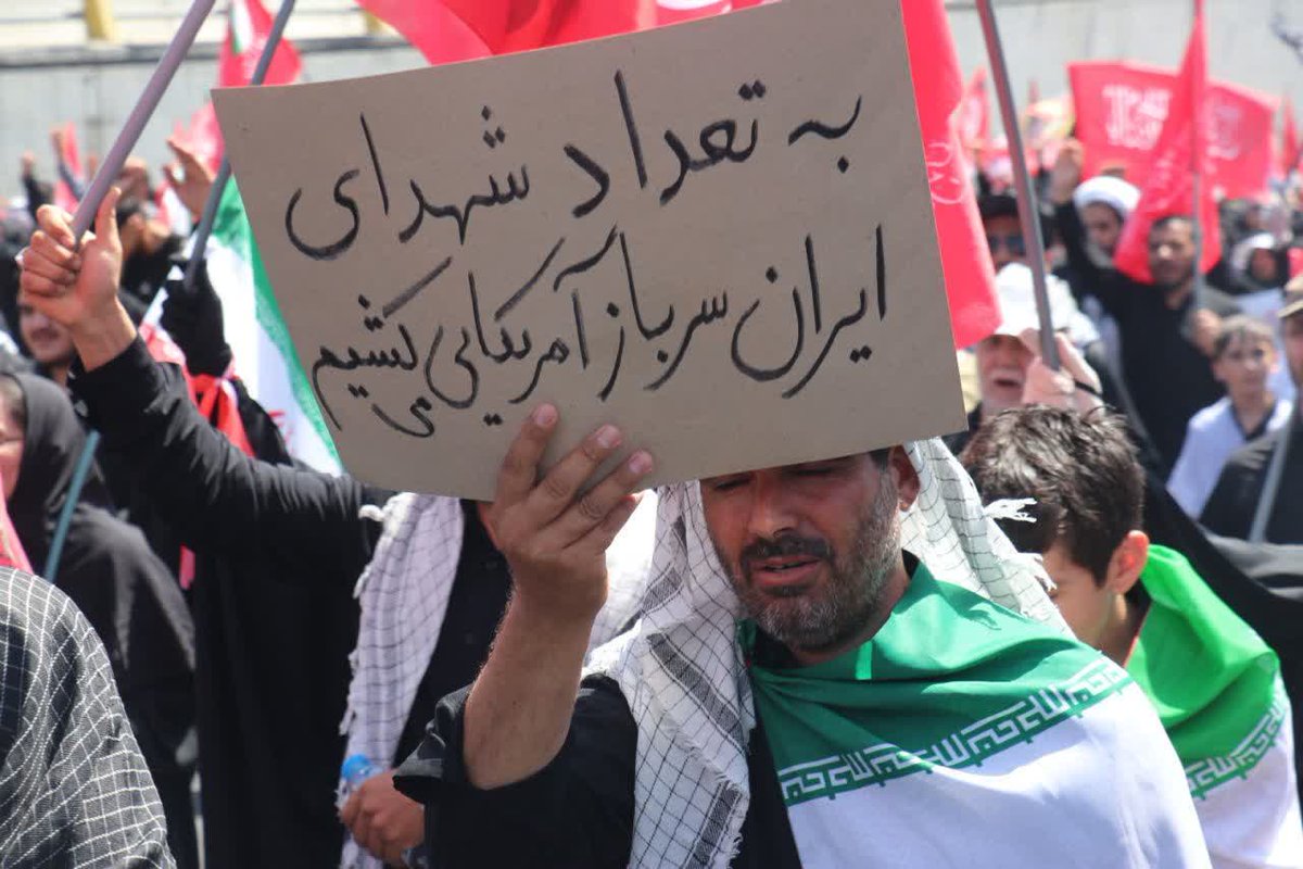 8torab's tweet photo. رفراندوم جمهور در تهران برگزار شد، الان نوبت مسئولان هست تا ترامپ را بکشند.

قم و مشهد نیز بزودی رای خواهند داد
#ترامپ_را_بکشید.

هر آمریکای که نزدیک ایران میشود باید کشته شود،این نظر مردم مبعوث شده ایران است.
#ترامپ_باید_کشته_شود https://t.co/mny6SUHtg8