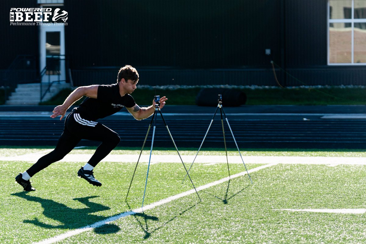 UNDfootball's tweet photo. Invest in the work.
 
#UNDproud | #LGH https://t.co/klz3QoSSjF