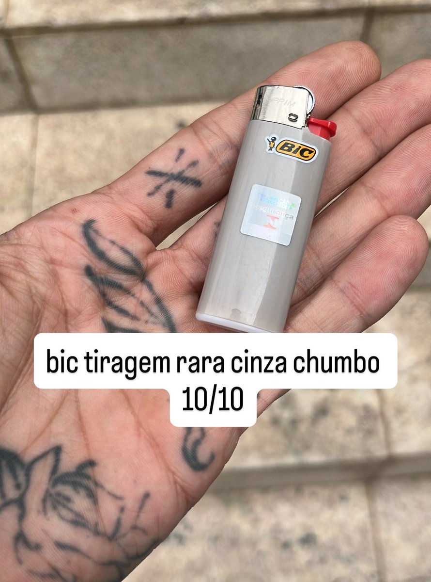 v1nocius's tweet photo. abri um pacote de booster da bic e veio esse https://t.co/TaFzvW1gYz