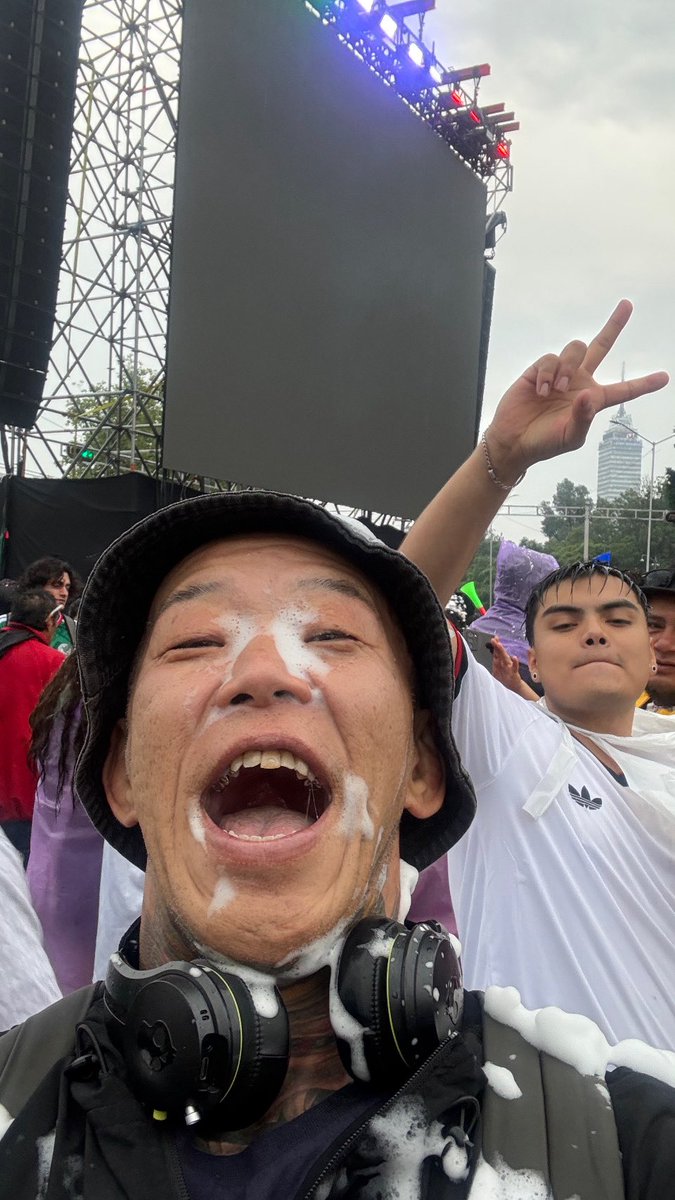 MamoruBjj's tweet photo. マリファナ公園近くの応援会場でサッカー応援に混ざった🇲🇽⚽️
楽しかった。
#メキシコシティ
#w杯 https://t.co/q28s8ZvMOW