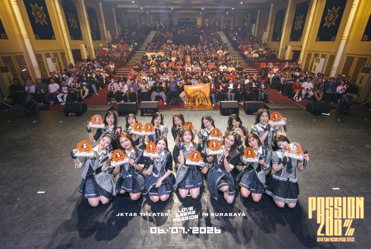 officialJKT48's tweet photo. Geni semangat bengi iki MUOROPPP puoll, Rek!!🔥🔥

Sebab e sampeyan-sampeyan, Team Passion isok ngobong suasana nang Theater Cak Durasim! Matur suwun yo Rek, wes teka ambek nonton show Passion 200%!🔥

Mene pokok e kudu luwih semangat yo, Rek!😎   

#JKT48Passion
#PassionShow 
#JKT48TheaterSementaraSBY