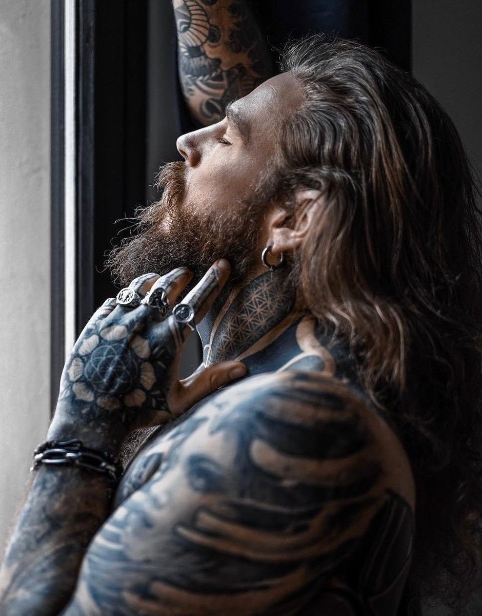 DevilsBedlam's tweet photo. Background. 

Axel came from a broken home, it was during his time as a kid and a young teen that he discovered a love for music, particularly, metal, classic rock and grunge. Music one of many things that he used to escape a rough home life. In his teens he learned how to+ https://t.co/LGq0UQABOO
