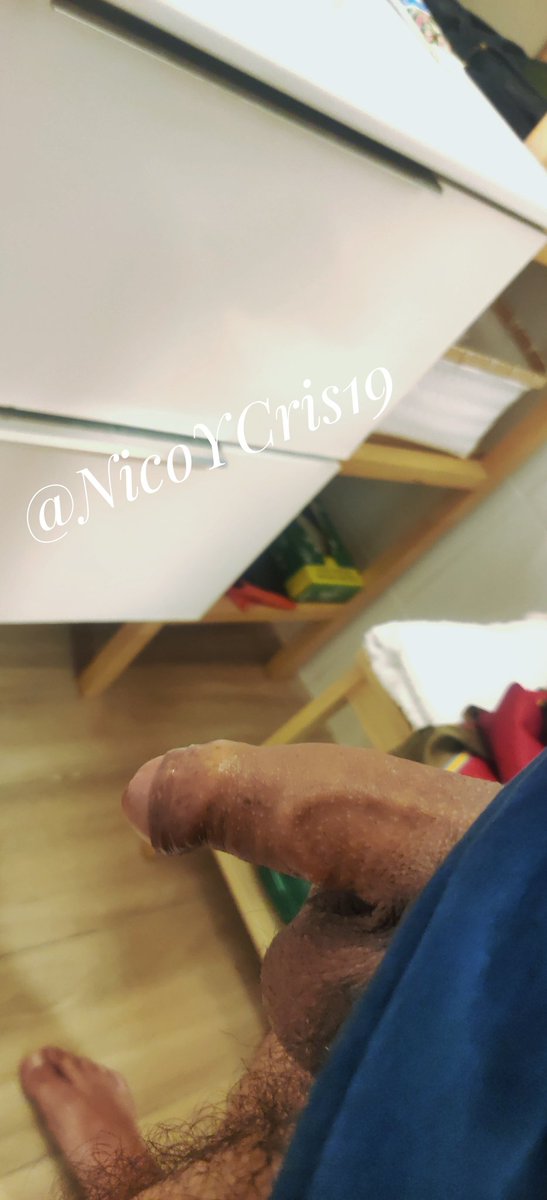 NicoYCris19's tweet photo. Esta vez me tocaba a mi. A Cris le encanta ese estado entre la latencia y la excitación, ese momento en el que mi miembro se alista, la cabeza se humedece y las venas que vuelven loca a mi Cris se marcan. https://t.co/MC4Y1uAtA9