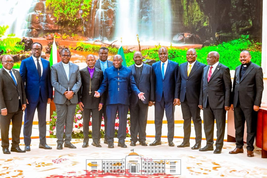 nathanmunenge21's tweet photo. #here we go !
Les traîtres de la République sont là, les serviteurs de @PaulKagame sont prêts à tout pour protéger les intérêts de leur maître. #chance kaka po toza na #FATSHI. #Grave #bujumbura #lubumbashi #kalemi #uvira #fizi #bunia #kisangani #baraka #ituri #Maygod https://t.co/mtxSOIMKg3