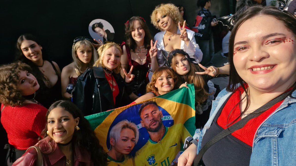 itsnotwaveok's tweet photo. NISHIMURA RIKI PEGOU A NOSSA BANDEIRA @camarotegirls somos as 14 meninas mais sortudas desse app vencendo sempre https://t.co/aE0KwW95IW