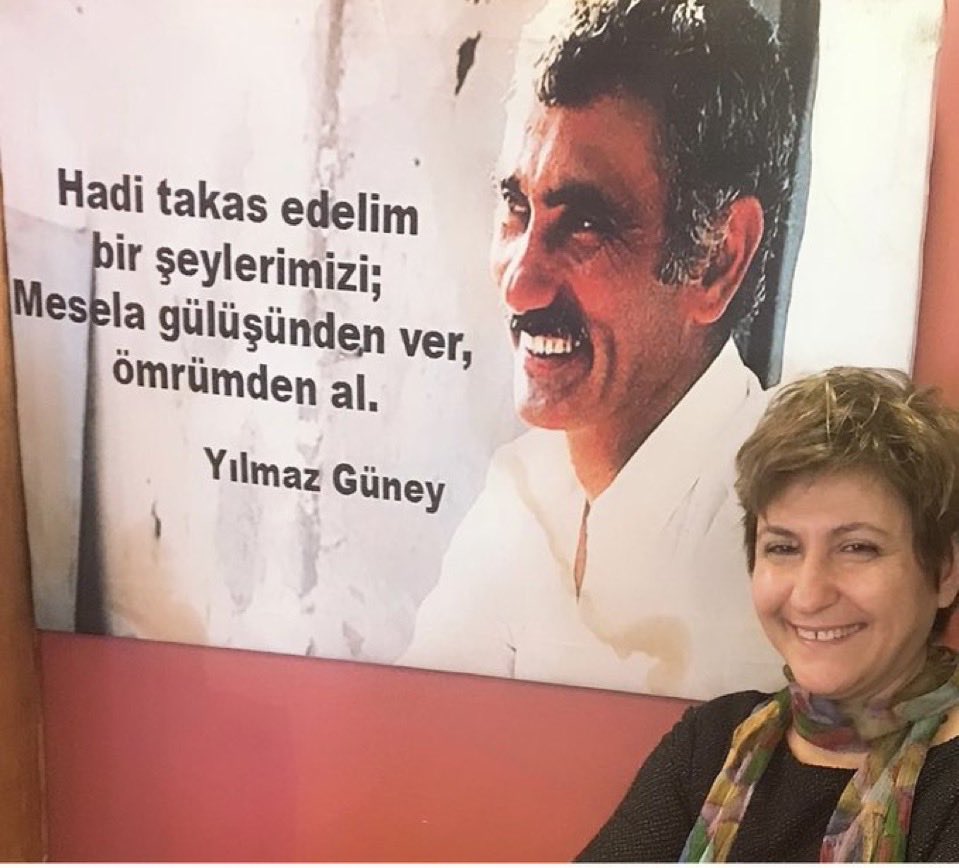 hacerozdmir's tweet photo. Kadın ve Kürt mücadelesine yaşamı boyunca emek veren, güler yüzünü, umudunu ve pozitif enerjisini hiç kaybetmeyen sevgili Nevin’i kaybetmenin derin üzüntüsünü yaşıyoruz. 
Mücadelesi ve gülümsemesi daima bizimle olacak. Hepimizin başı sağ olsun.

Işıklar içinde uyusun.

#Nevinil https://t.co/J4f9FG5VGs