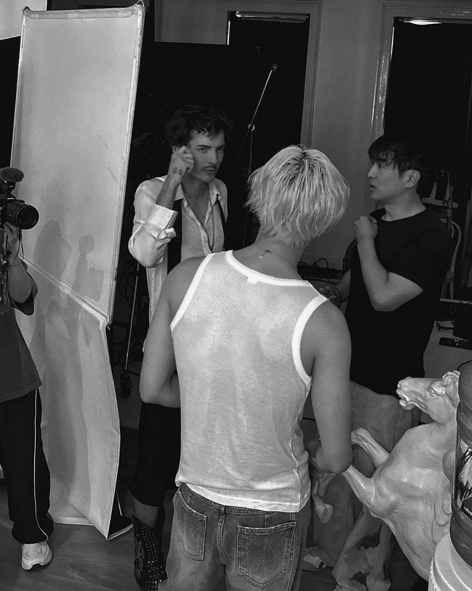 Zolshinee2min_5's tweet photo. 260707 damon_baker update with 
Taemin
#샤이니 #SHINee #태민 #Taemin https://t.co/BGXyZyLUZQ